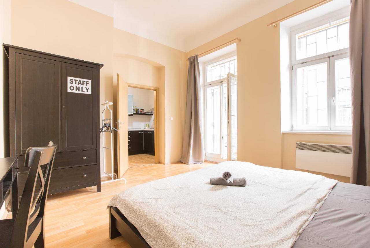 Premier Apartments Near The Museum Prag Exterior foto